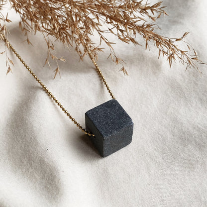 Collier en béton | bijoux en béton | cube béton 12mm | collier minimaliste | chaîne à billes en acier inoxydable | chaîne boule en laiton